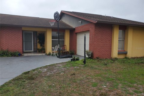 House in Poinciana, Florida 3 bedrooms, 118.45 sq.m. № 245235 - photo 4