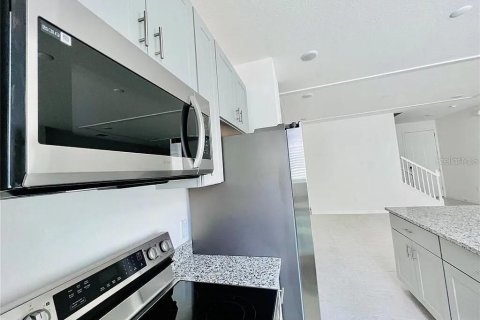 Townhouse in Wesley Chapel, Florida 3 bedrooms, 153.29 sq.m. № 2393550 - photo 8