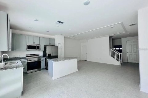 Townhouse in Wesley Chapel, Florida 3 bedrooms, 153.29 sq.m. № 2393550 - photo 4