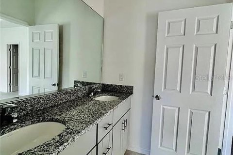 Townhouse in Wesley Chapel, Florida 3 bedrooms, 153.29 sq.m. № 2393550 - photo 20