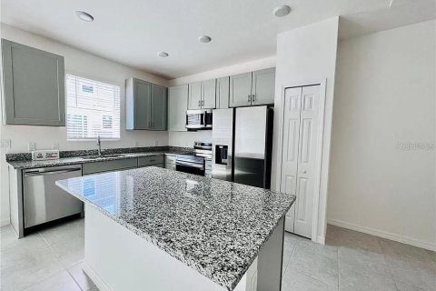 Townhouse in Wesley Chapel, Florida 3 bedrooms, 153.29 sq.m. № 2393550 - photo 6