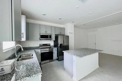 Townhouse in Wesley Chapel, Florida 3 bedrooms, 153.29 sq.m. № 2393550 - photo 5