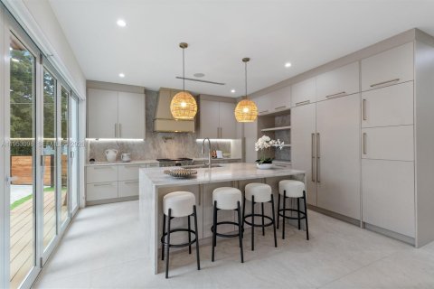 Villa ou maison à vendre à Miami, Floride: 6 chambres, 343.74 m2 № 2008627 - photo 6