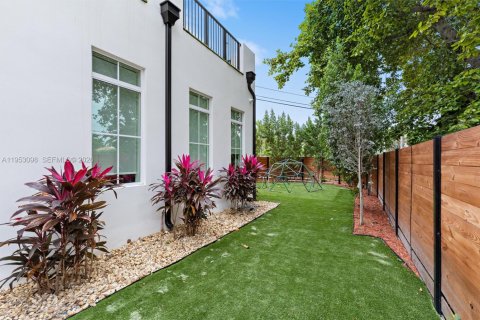 Villa ou maison à vendre à Miami, Floride: 6 chambres, 343.74 m2 № 2008627 - photo 20
