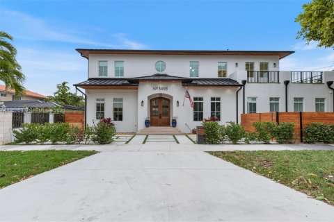 Villa ou maison à Miami, Floride 6 chambres, 343.74 m2 № 2008627
