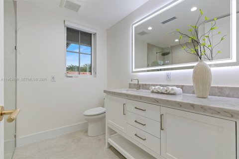 Villa ou maison à vendre à Miami, Floride: 6 chambres, 343.74 m2 № 2008627 - photo 17
