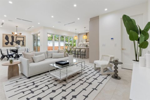 Villa ou maison à vendre à Miami, Floride: 6 chambres, 343.74 m2 № 2008627 - photo 5