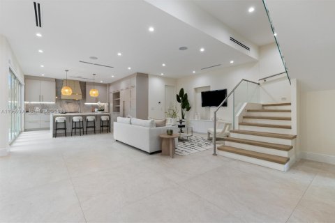 Villa ou maison à vendre à Miami, Floride: 6 chambres, 343.74 m2 № 2008627 - photo 3