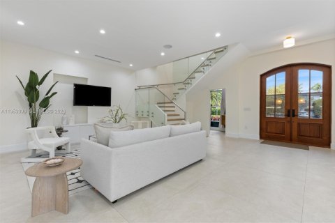 Villa ou maison à vendre à Miami, Floride: 6 chambres, 343.74 m2 № 2008627 - photo 4
