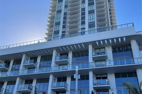 Condominio en alquiler en Saint Petersburg, Florida, 2 dormitorios, 178.28 m2 № 1745344 - foto 1