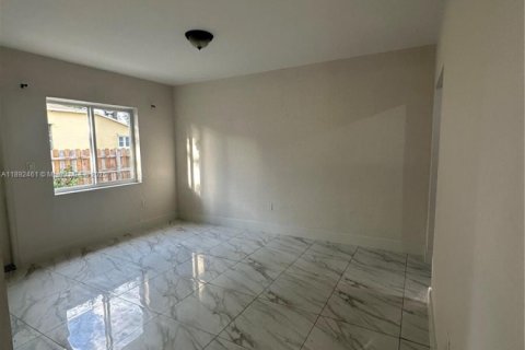 Villa ou maison à louer à Miami, Floride: 2 chambres, 65.03 m2 № 1946812 - photo 14