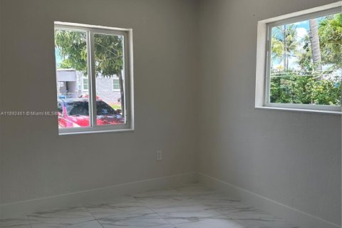 Villa ou maison à louer à Miami, Floride: 2 chambres, 65.03 m2 № 1946812 - photo 5