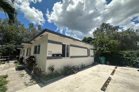 Villa ou maison à louer à Miami, Floride: 2 chambres, 65.03 m2 № 1946812 - photo 2