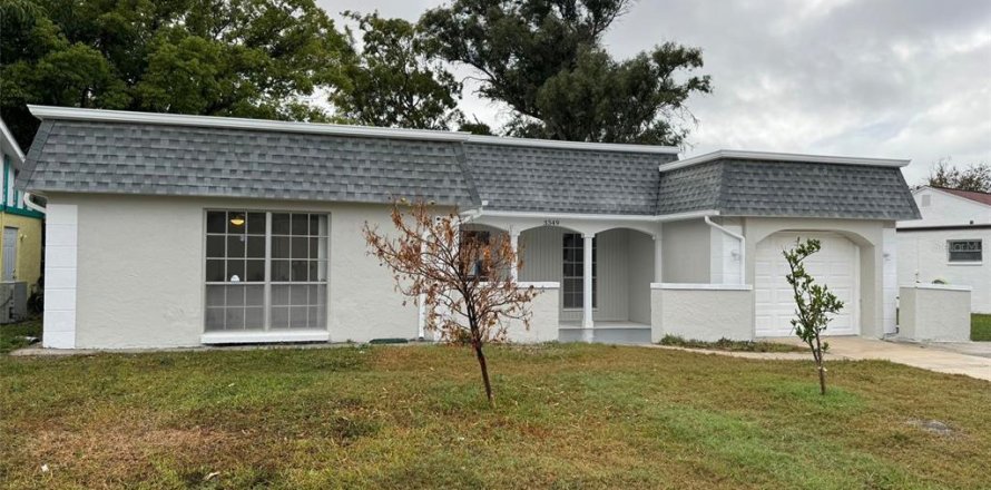 House in Holiday, Florida 3 bedrooms, 123.19 sq.m. № 1508264