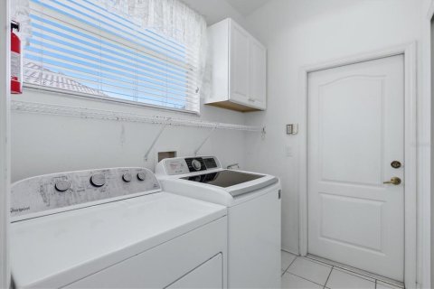 House in Lakewood Ranch, Florida 2 bedrooms, 157.75 sq.m. № 2167189 - photo 20