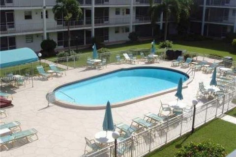 Снять в аренду кондоминиум в Халландейл-Бич, Флорида 2 спальни, 92.9м2, № 1995087 - фото 11