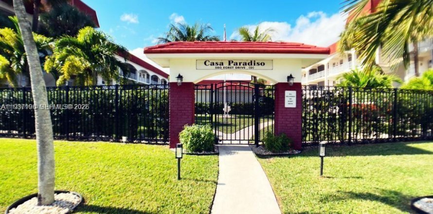 Кондоминиум с 2 спальнями в Халландейл-Бич, Флорида № 1995087