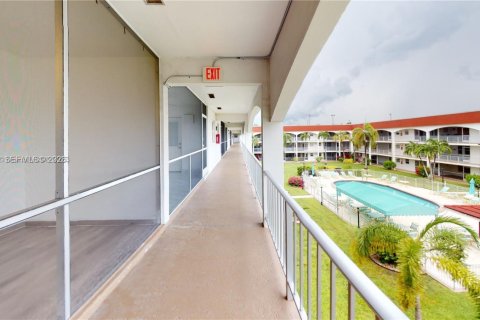 Снять в аренду кондоминиум в Халландейл-Бич, Флорида 2 спальни, 92.9м2, № 1995087 - фото 8
