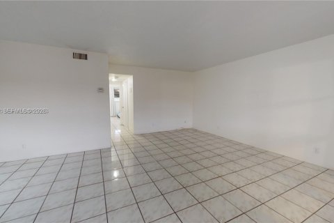 Снять в аренду кондоминиум в Халландейл-Бич, Флорида 2 спальни, 92.9м2, № 1995087 - фото 19