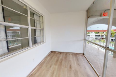 Снять в аренду кондоминиум в Халландейл-Бич, Флорида 2 спальни, 92.9м2, № 1995087 - фото 13