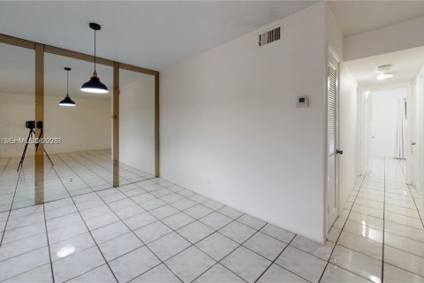 Снять в аренду кондоминиум в Халландейл-Бич, Флорида 2 спальни, 92.9м2, № 1995087 - фото 21