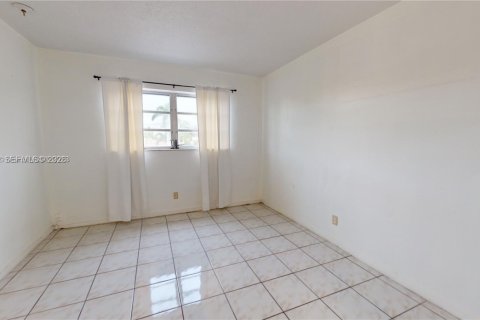 Снять в аренду кондоминиум в Халландейл-Бич, Флорида 2 спальни, 92.9м2, № 1995087 - фото 30