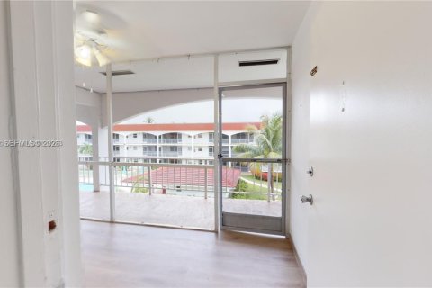 Снять в аренду кондоминиум в Халландейл-Бич, Флорида 2 спальни, 92.9м2, № 1995087 - фото 14