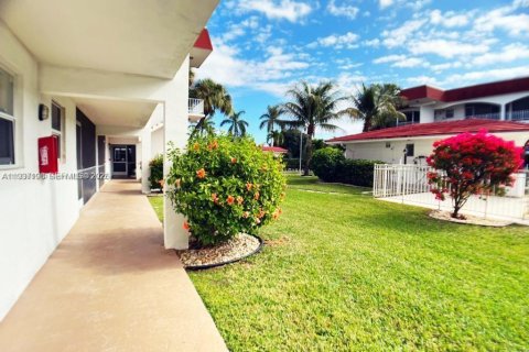 Снять в аренду кондоминиум в Халландейл-Бич, Флорида 2 спальни, 92.9м2, № 1995087 - фото 4