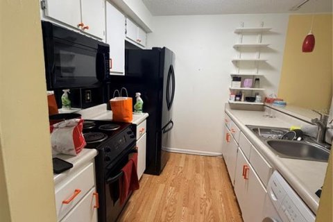 Condo in Leesburg, Florida, 2 bedrooms  № 2394364 - photo 11