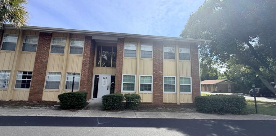Condo in Leesburg, Florida, 2 bedrooms  № 2394364