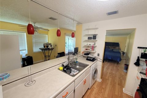 Condo in Leesburg, Florida, 2 bedrooms  № 2394364 - photo 12