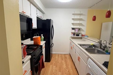 Condo in Leesburg, Florida, 2 bedrooms  № 2394364 - photo 10