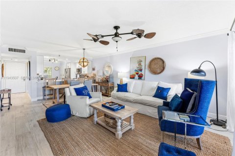 Condo in Jupiter, Florida, 2 bedrooms  № 2000328 - photo 9