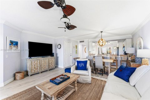 Condo in Jupiter, Florida, 2 bedrooms  № 2000328 - photo 11