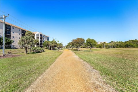 Condo in Jupiter, Florida, 2 bedrooms  № 2000328 - photo 27