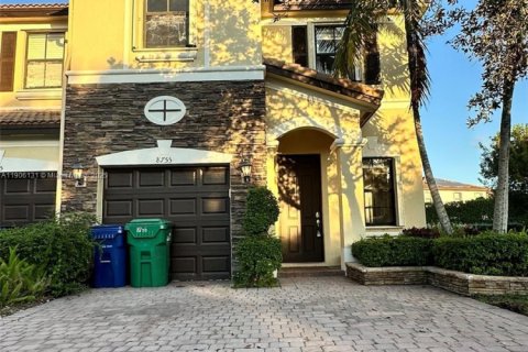 Touwnhouse à louer à Doral, Floride: 4 chambres, 171.87 m2 № 1956698 - photo 1