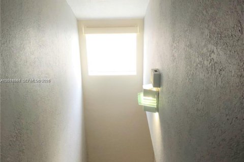 Touwnhouse à louer à Palmetto Bay, Floride: 2 chambres, 94.57 m2 № 2076428 - photo 16
