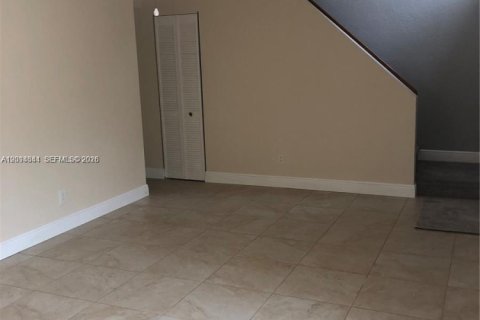 Touwnhouse à louer à Palmetto Bay, Floride: 2 chambres, 94.57 m2 № 2076428 - photo 4