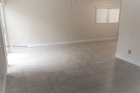 Touwnhouse à louer à Palmetto Bay, Floride: 2 chambres, 94.57 m2 № 2076428 - photo 8