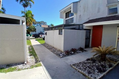 Touwnhouse à louer à Palmetto Bay, Floride: 2 chambres, 94.57 m2 № 2076428 - photo 3