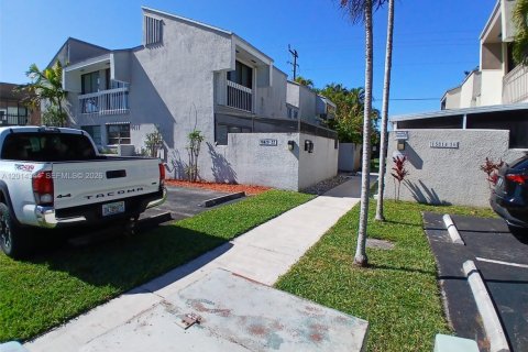 Touwnhouse à louer à Palmetto Bay, Floride: 2 chambres, 94.57 m2 № 2076428 - photo 2