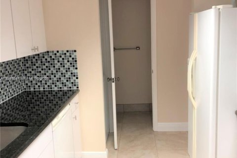 Touwnhouse à louer à Palmetto Bay, Floride: 2 chambres, 94.57 m2 № 2076428 - photo 12