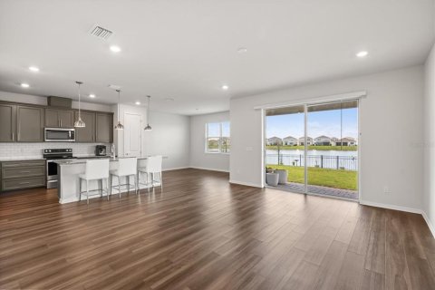 House in Kissimmee, Florida 5 bedrooms, 240.62 sq.m. № 2166612 - photo 9