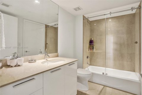 Снять в аренду кондоминиум в Майами-Бич, Флорида 2 спальни, 153.2м2, № 2047850 - фото 25