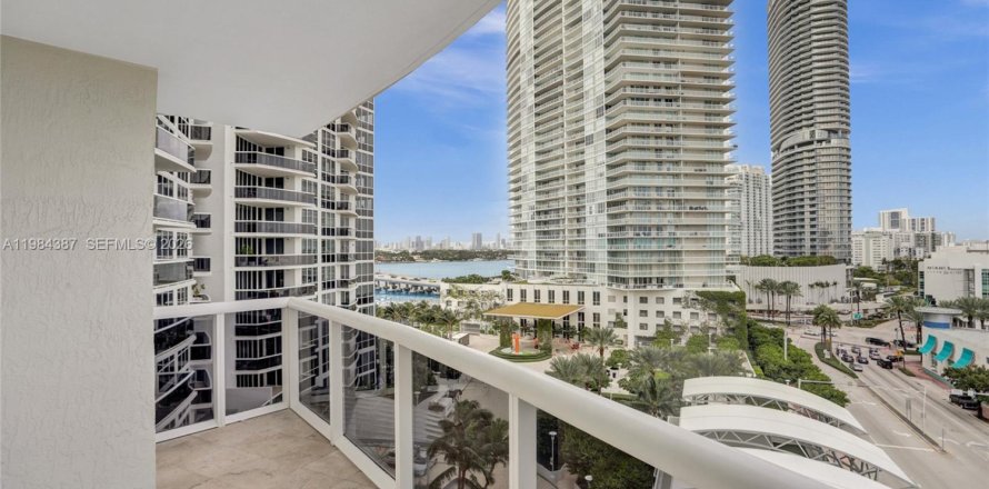 Кондоминиум с 2 спальнями в Майами-Бич, Флорида № 2047850