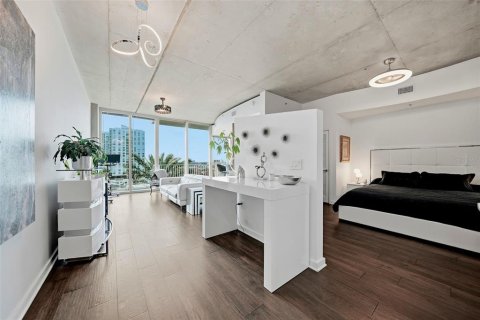 Condo in Tampa, Florida, 1 bedroom  № 2223233 - photo 2