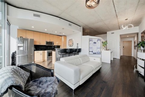 Condo in Tampa, Florida, 1 bedroom  № 2223233 - photo 4