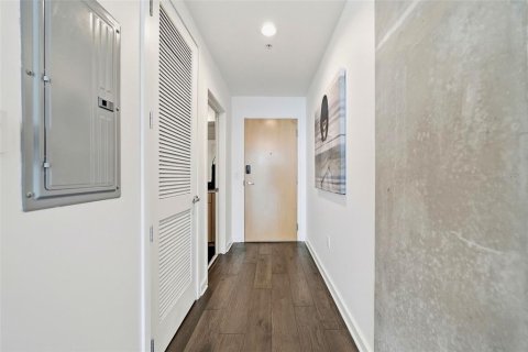 Condo in Tampa, Florida, 1 bedroom  № 2223233 - photo 18