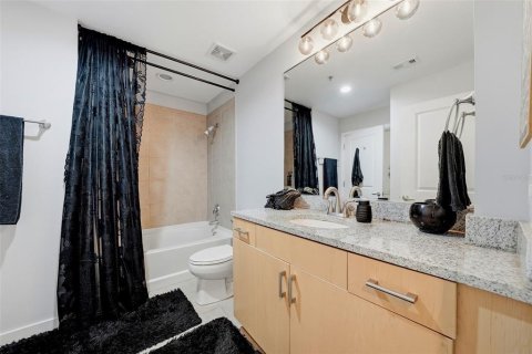 Condo in Tampa, Florida, 1 bedroom  № 2223233 - photo 17