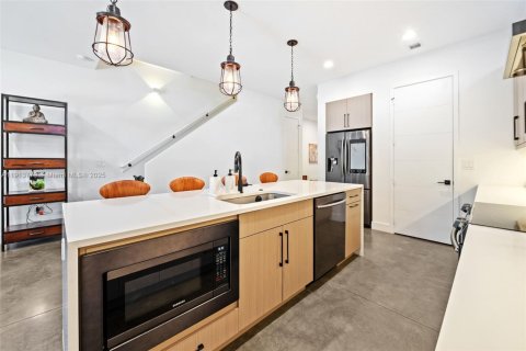 Townhouse in Fort Lauderdale, Florida 3 bedrooms, 177.07 sq.m. № 1968480 - photo 5